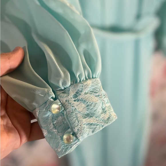 Vintage Elegant Blue Dress with Lace Details - Picture 4 of 10